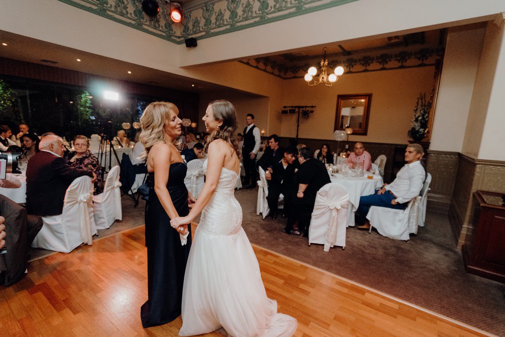 Roselyn Court Wedding Photos Roselyn Court Receptions Wedding Photographer Wedding Photography Package Melbourne 160404 088